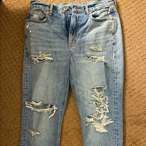 American Eagle Ripped Jeans Size 6 (never worn)